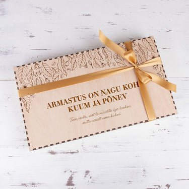 PREMIUM kohviserviis puidust karbis ja eritellimusel valmistatud motiiviga 