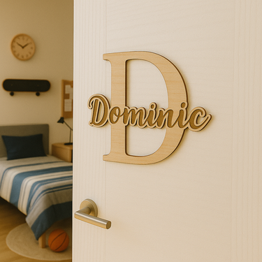 Tähed uksele graveeritud nimega